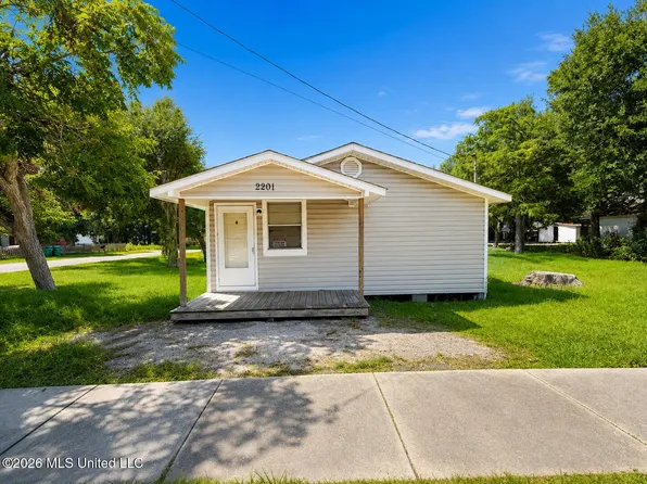 2201 30th St, Gulfport, MS
