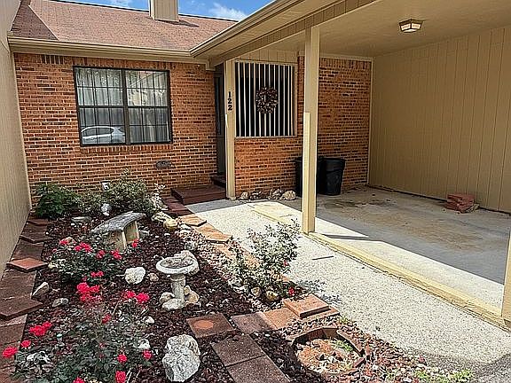 Entryway and garden area