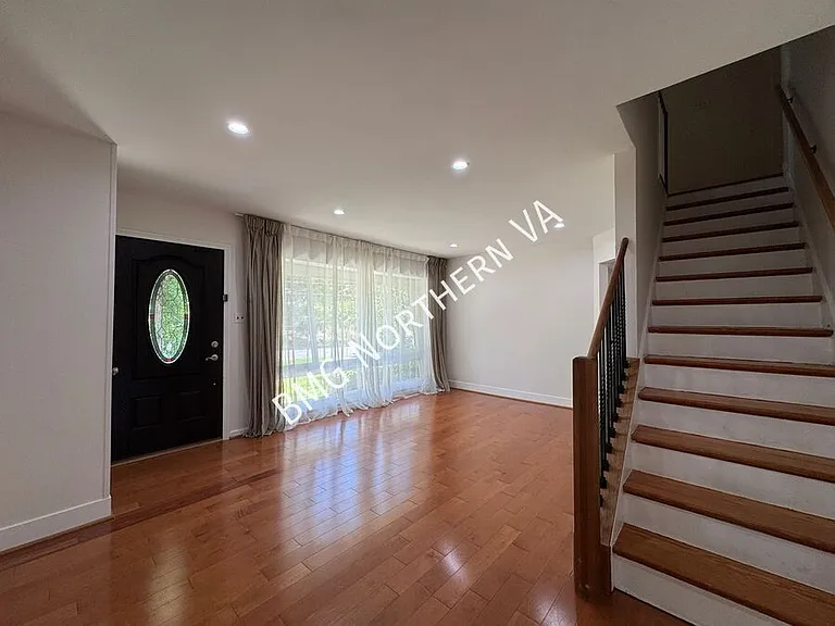 1909 Rollins Dr — Photo 2
