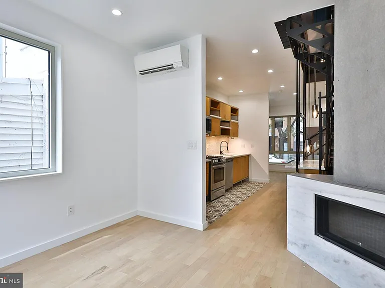 725 S 6th St — Photo 10