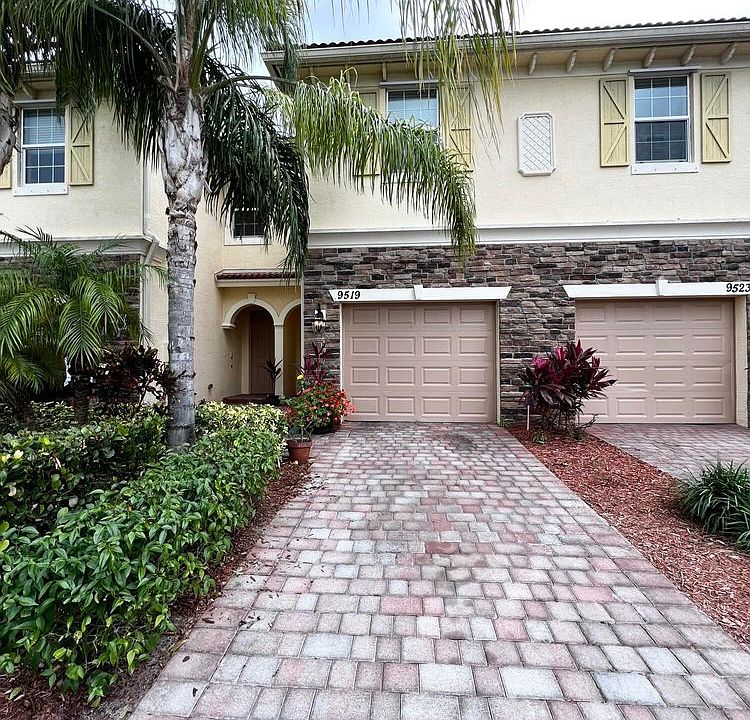 Front pic of Townhome