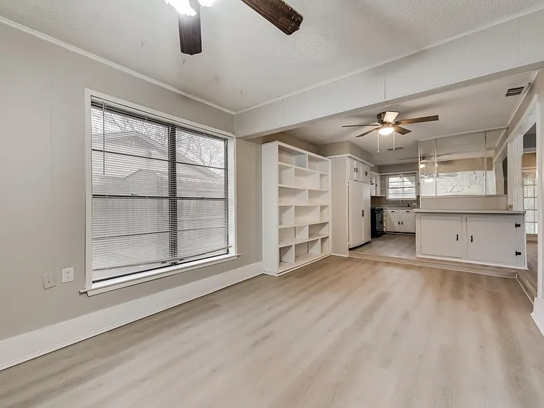 12118 Oberlin Dr — Photo 3