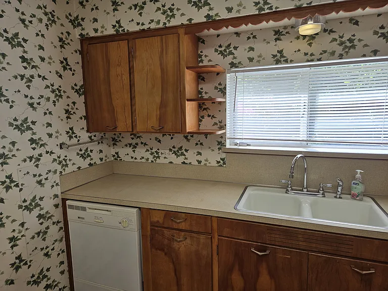 Kitchen,dishwasher is at bottom left.