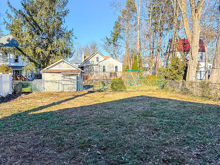 729 Merrick Ave — Photo 15
