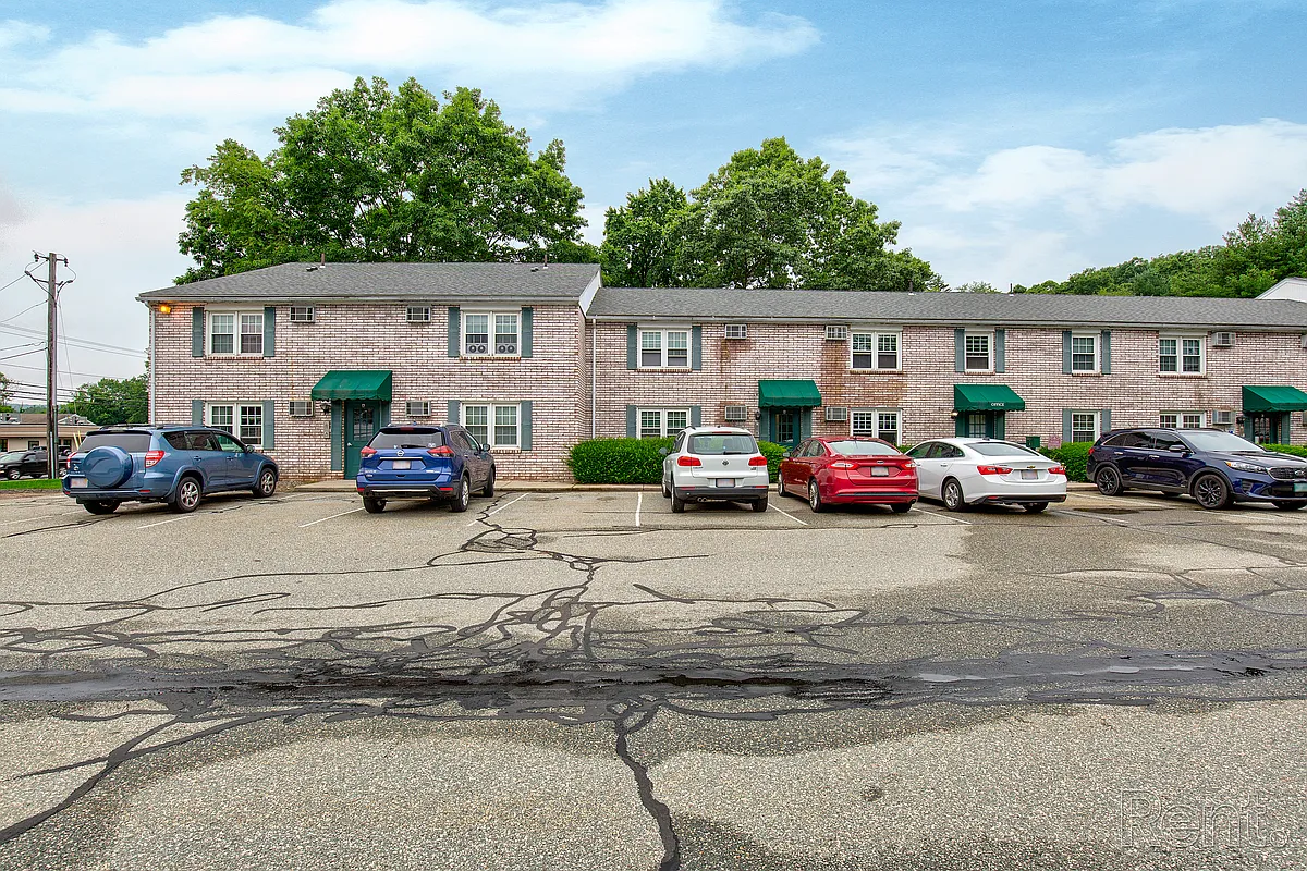 Building Photo - Colonial Village Apartments