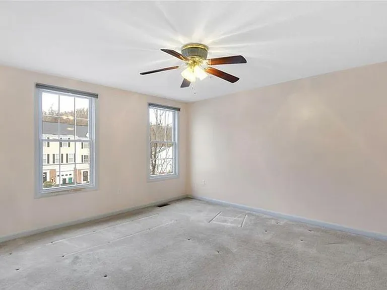 225 Persimmon Ln — Photo 2
