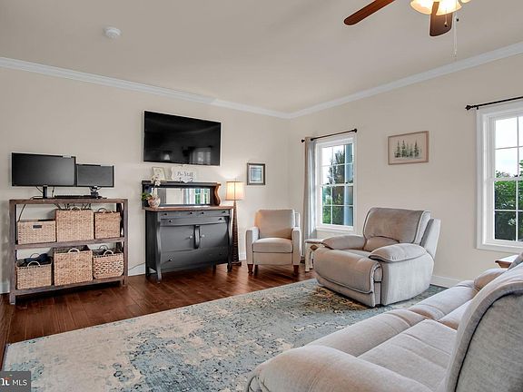 4th image of 20 Bella Terra Dr