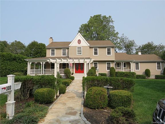 4th image of 300 Essex Fells Ct