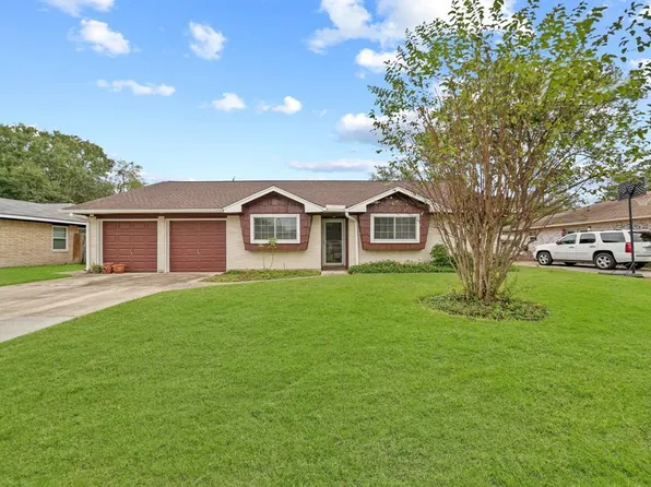 407 Oak Vista Dr, Friendswood, TX 77546