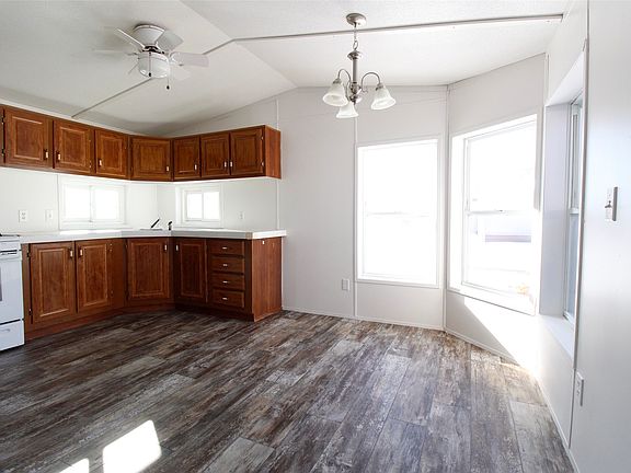 4th image of 4176 Highwood Dr