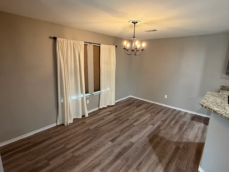 296 Summit Dr — Photo 2