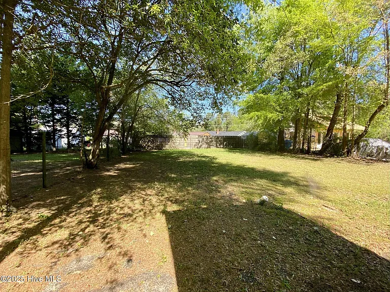 513 W Chapin Rd — Photo 23