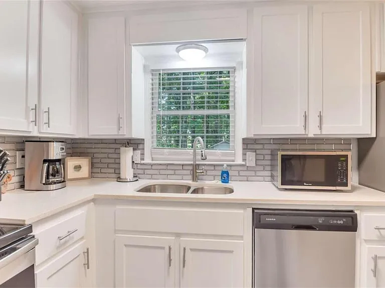 6340 McCollum Ln — Photo 8