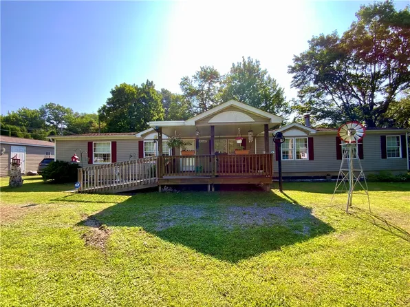 100 Fobes Dr, Clinton, PA 15026