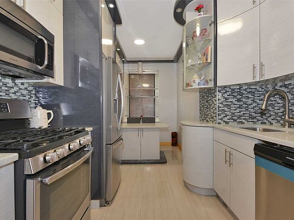 3rd image of 62-98 Saunders St #2H
