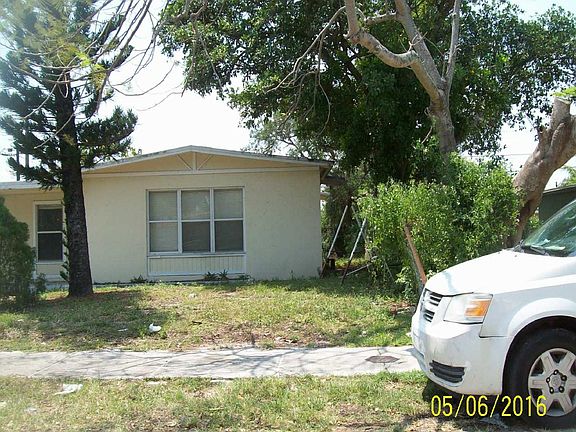 4th image of 4711 NE 2nd Ter
