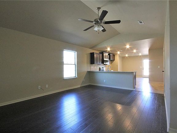 3rd image of 1009 E Mimosa Pl