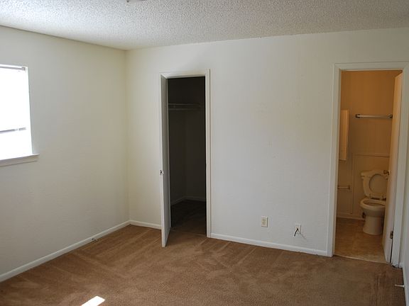 3rd image of 1405 Gray Dr