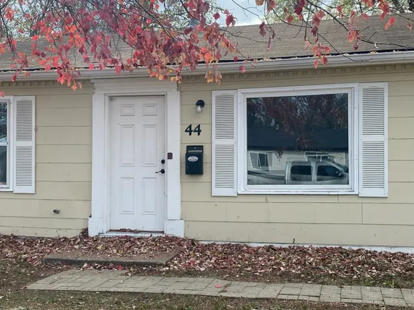 44 Saint Henry Dr, Cahokia, IL 62206