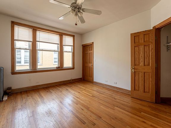 3rd image of 4352 N Winchester Ave #4346-3E