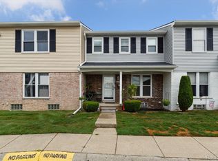 37065 Brynford Dr, Clinton Township, MI 48036