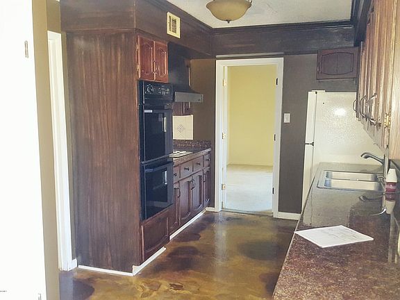 4th image of 1601 Woodhaven St