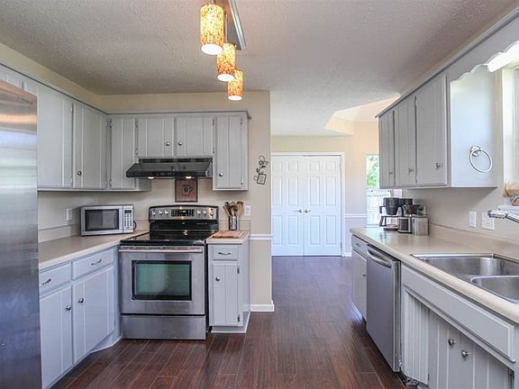 2nd image of 1431 Amberwood Cir