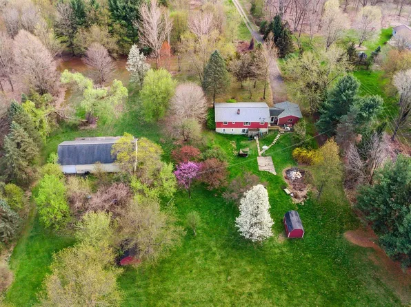 7107 E Highland Rd, Howell, MI 48843
