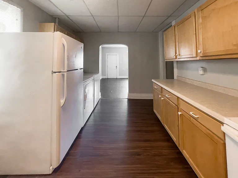 824 W University Ave — Photo 2