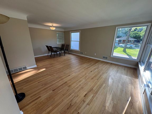 4th image of 1720 Avondale Ave