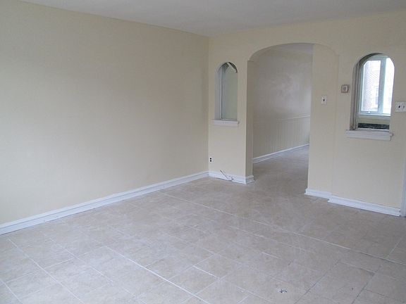 4th image of 5924 Lawndale St