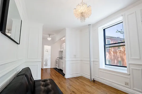 Sold by R New York | media 3