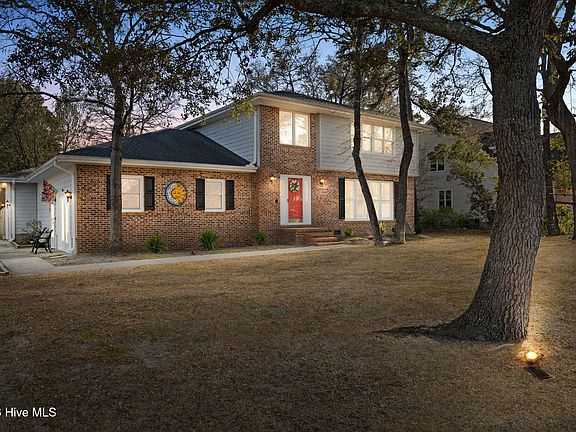 3rd image of 1706 Bay Tree Court SW