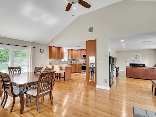 7 Liana St, Woburn, MA 01801