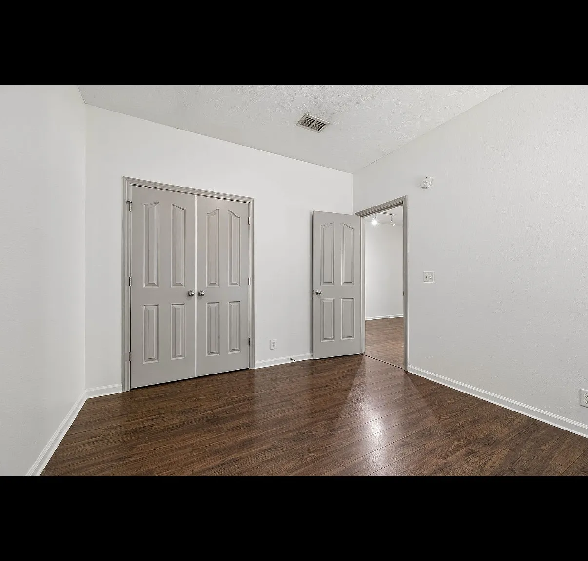 3 bed, 2090 sqft, $2,450 — Photo 2