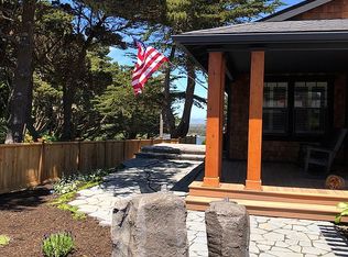 490 4th St SW, Bandon, OR 97411