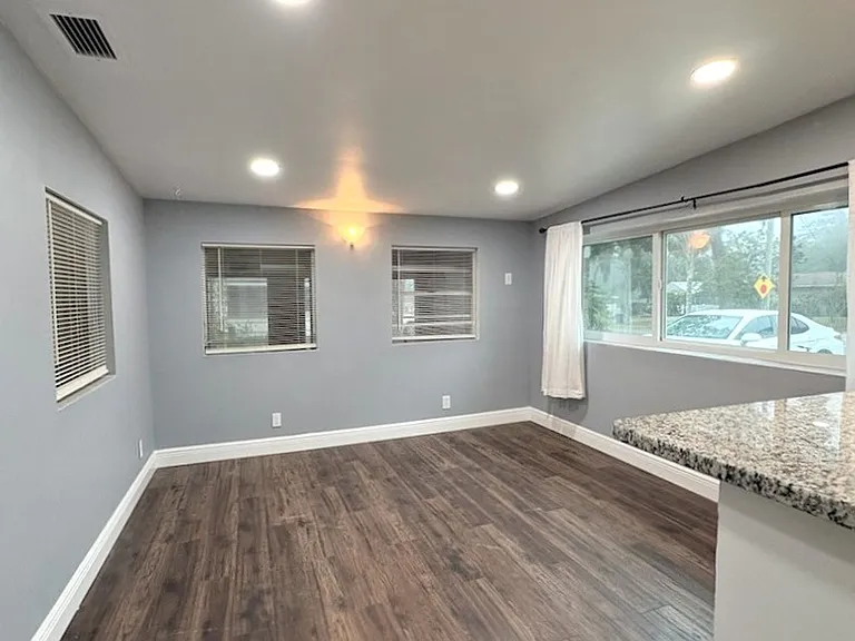 2455 Princeton Rd — Photo 10