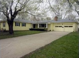 10904 Grandview Rd, Kansas City, MO 64137