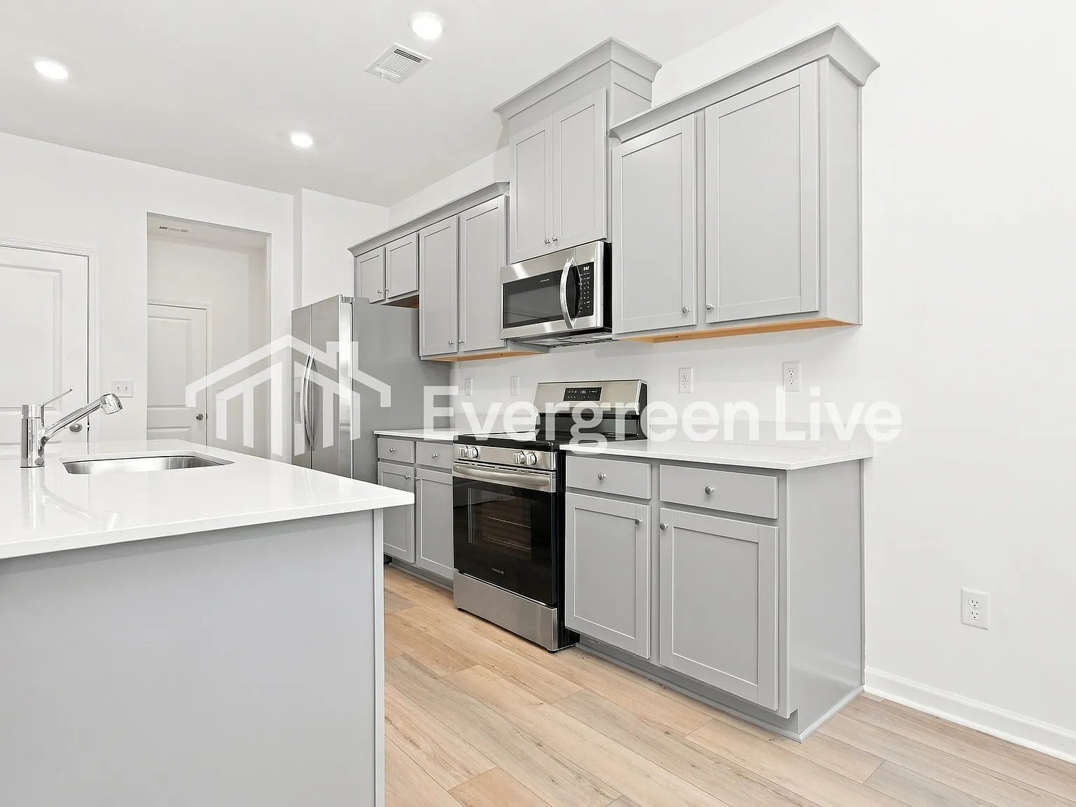 3 bed, 2.0 bath, 1621 sqft, $1,990 — Photo 3