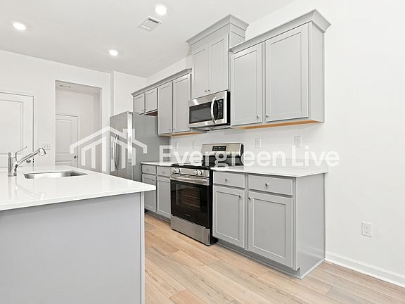 3rd image of 107 Overton Dr