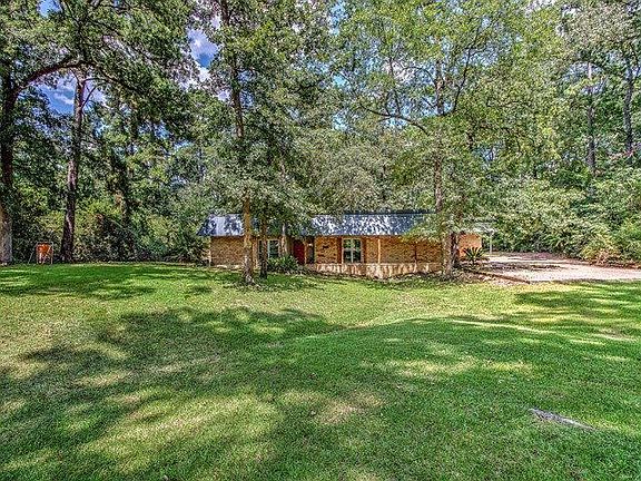 3rd image of 1407 Brook Hollow Dr