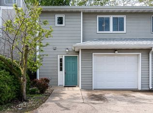 37 Ponwood Cir, Madison, WI 53717