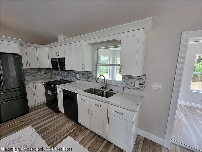 4410 Lake Haven Blvd — Photo 8