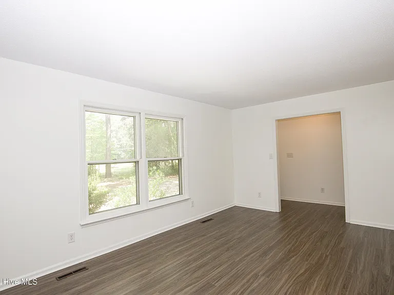 901 Glendale Dr — Photo 15