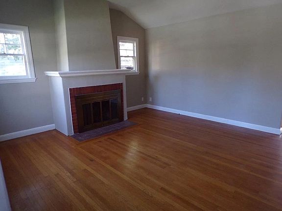 4th image of 706 10th Ave