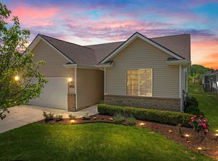 4450 Cross Creek Blvd, Burton, MI 48509