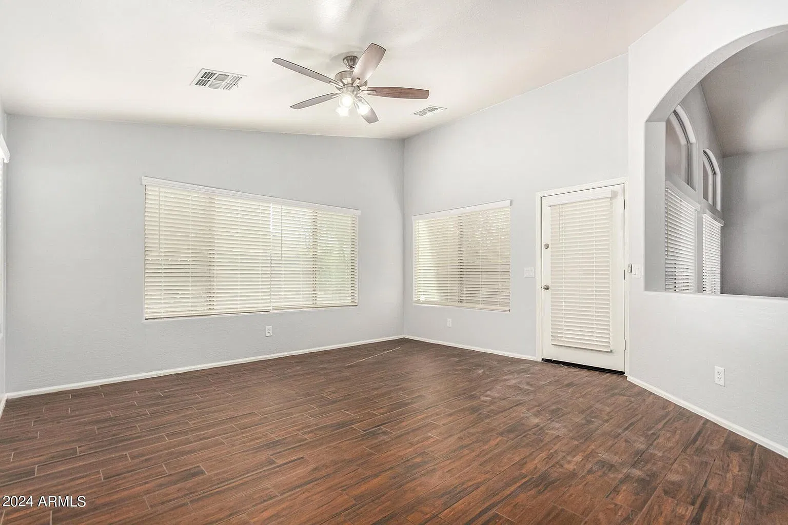 3 bed, 1910 sqft, $1,695 — Photo 3