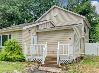 14 Elizabeth Way, Landing, NJ 07850