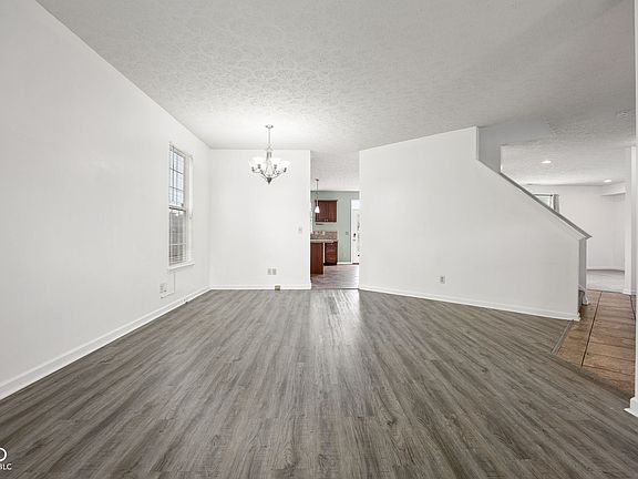 5th image of 2206 Rosswood Blvd