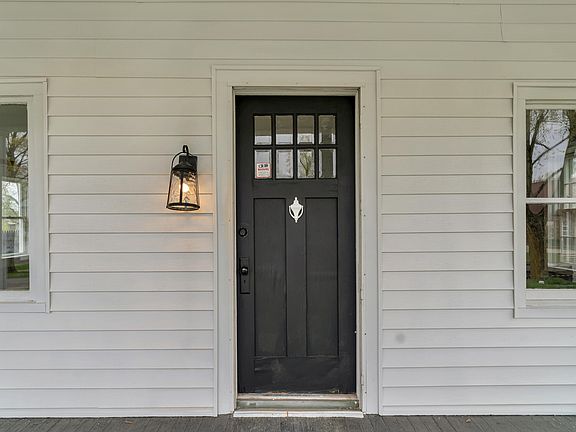 5th image of 218 S Main St
